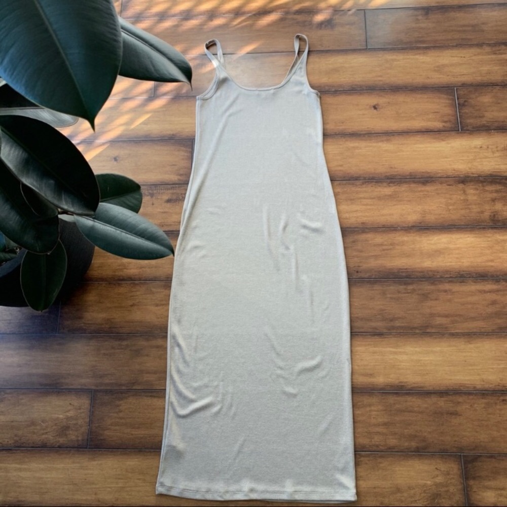 SOLD 💌NWOT Babaton Aritzia Freddie Dress Taupe XS - Picture 4 of 7